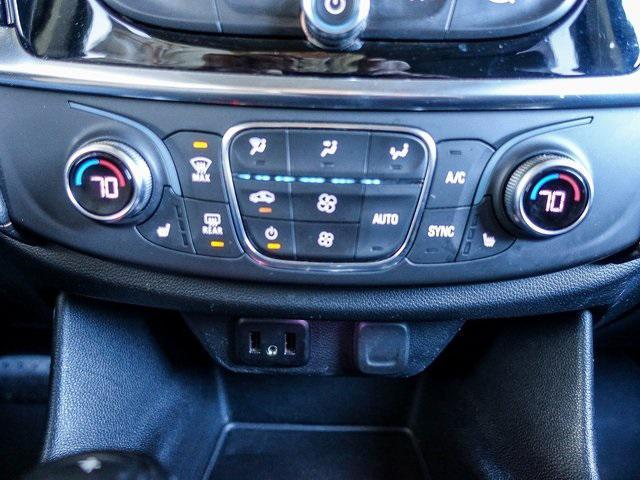 Photo of 2019 Silver Ice Metallic Chevrolet Traverse