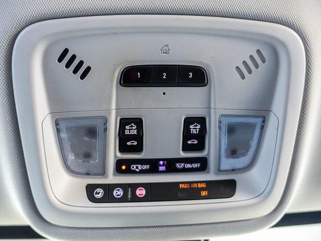 Photo of 2019 Silver Ice Metallic Chevrolet Traverse