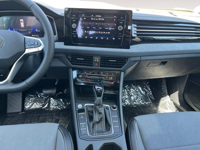 Photo of 2025 Opal White Pearl Effect Volkswagen Jetta
