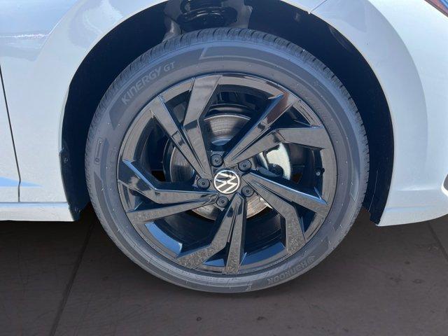 Photo of 2025 Opal White Pearl Effect Volkswagen Jetta