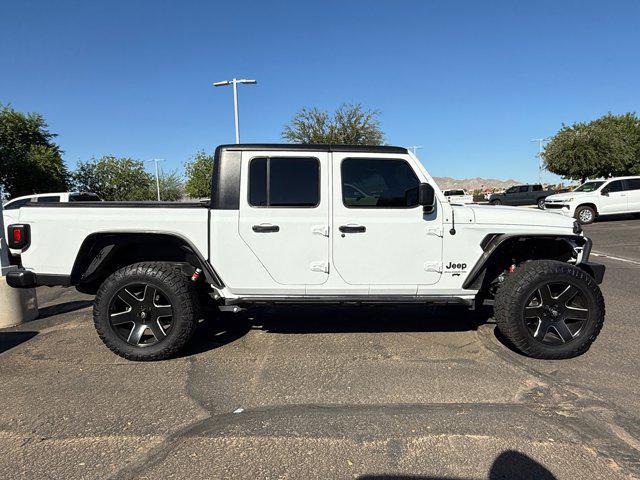 Photo of 2023 Bright White Clearcoat Jeep Gladiator