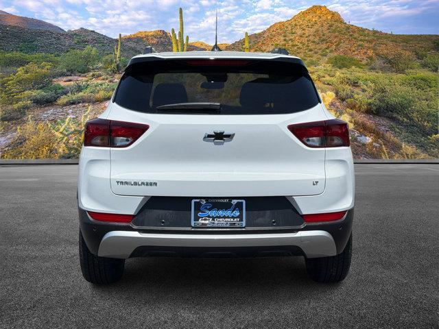 Photo of 2023 Summit White Chevrolet Trailblazer