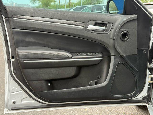 Photo of 2022 Silver Mist Clearcoat Chrysler 300