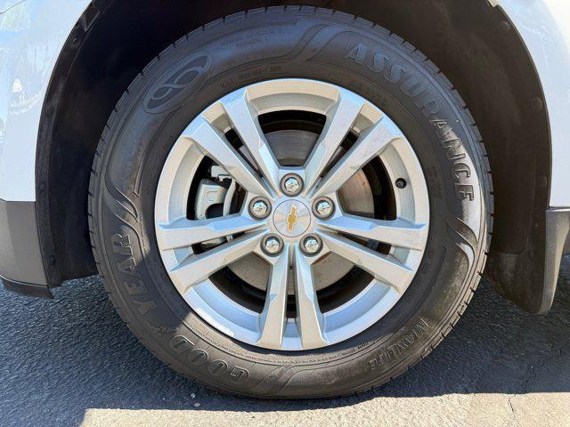 Photo of 2017 Summit White Chevrolet Equinox