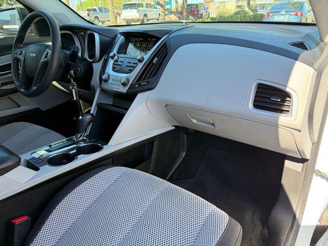 Photo of 2017 Summit White Chevrolet Equinox