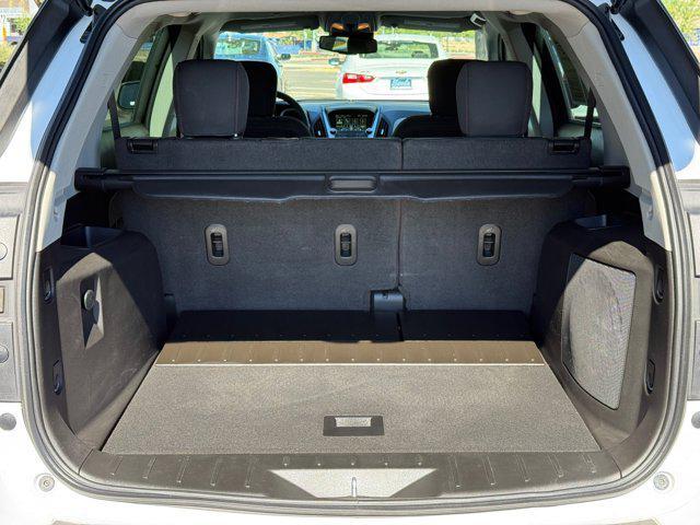 Photo of 2017 Summit White Chevrolet Equinox