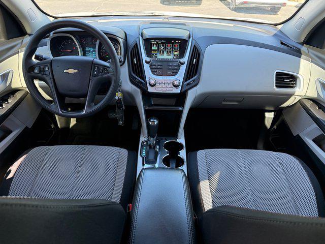 Photo of 2017 Summit White Chevrolet Equinox