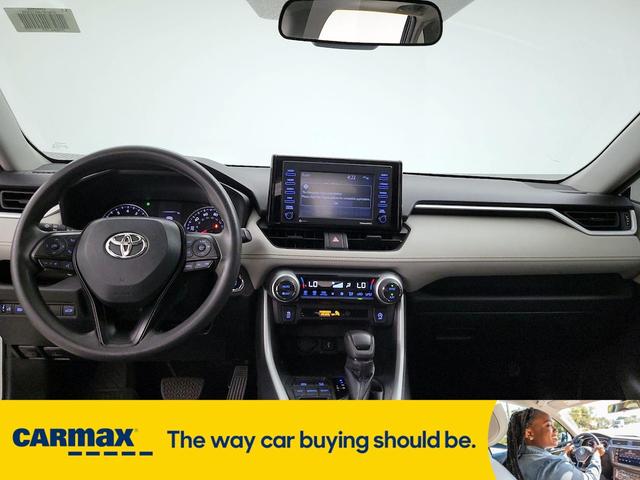 Photo of 2021 White Toyota RAV4