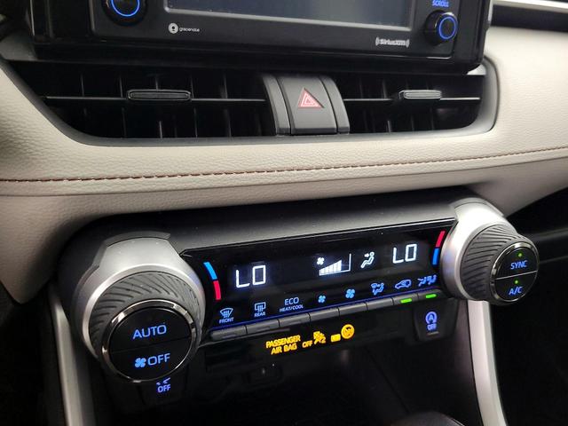 Photo of 2021 White Toyota RAV4