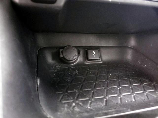 Photo of 2021 White Toyota RAV4
