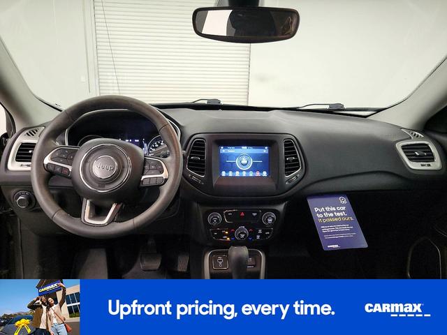Photo of 2021 Gray Jeep Compass
