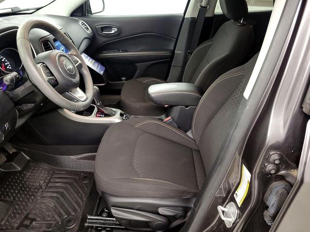 Photo of 2021 Gray Jeep Compass