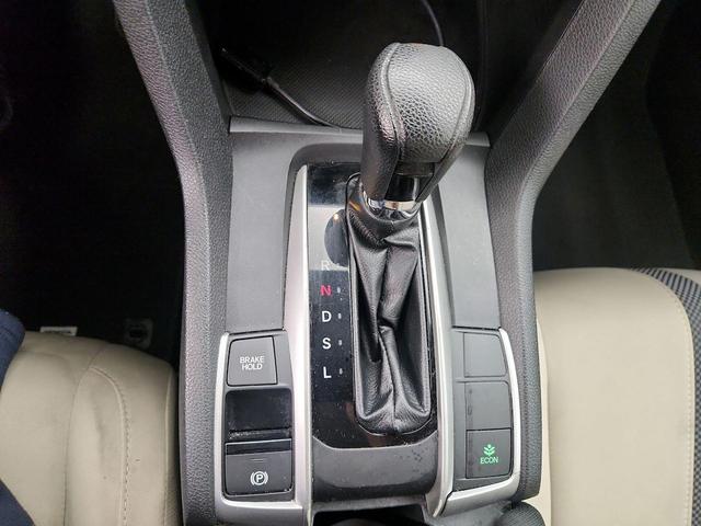 Photo of 2019 White Honda Civic