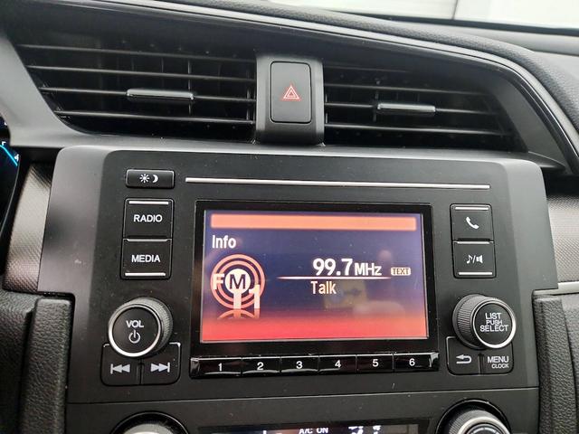 Photo of 2019 White Honda Civic
