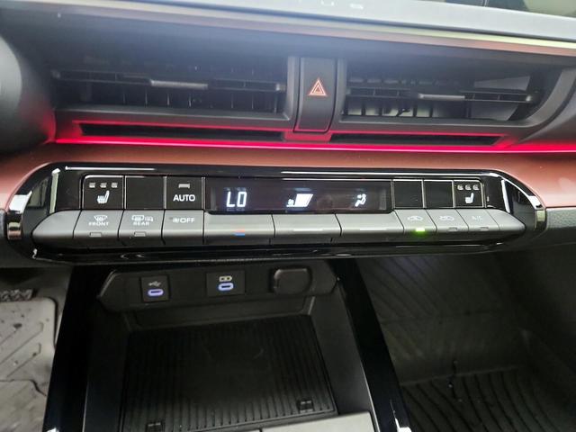 Photo of 2024 Black Toyota Prius Prime