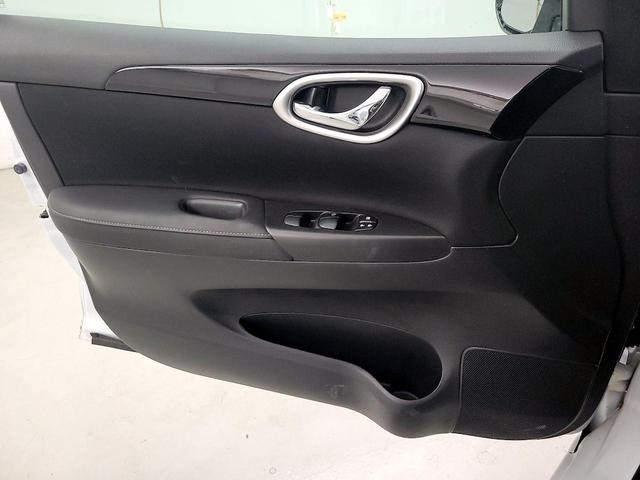 Photo of 2019 White Nissan Sentra