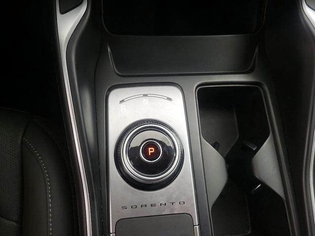 Photo of 2024 Black Kia Sorento Hybrid