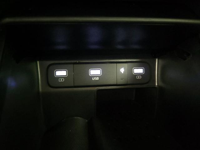 Photo of 2024 Black Kia Sorento Hybrid