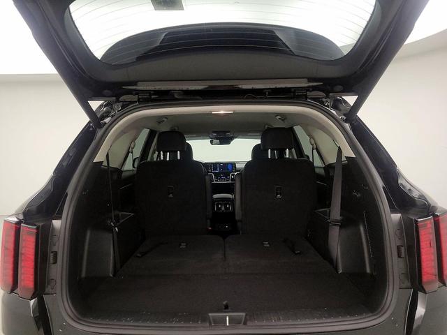 Photo of 2024 Black Kia Sorento Hybrid