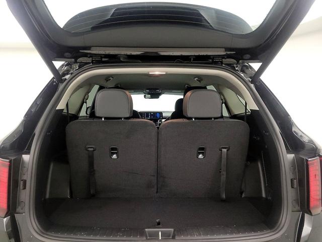 Photo of 2024 Black Kia Sorento Hybrid