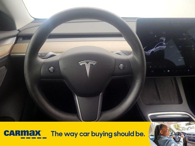 Photo of 2021 White Tesla Model 3