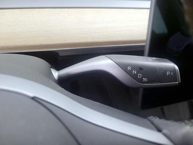 Photo of 2021 White Tesla Model 3