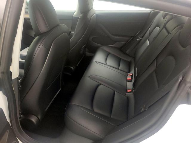 Photo of 2021 White Tesla Model 3