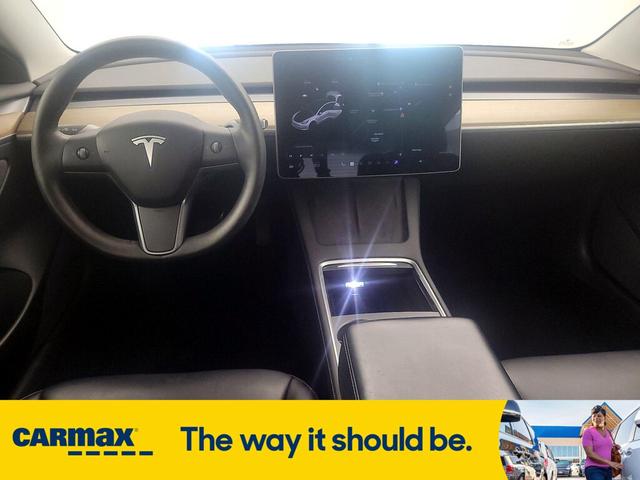 Photo of 2021 White Tesla Model 3
