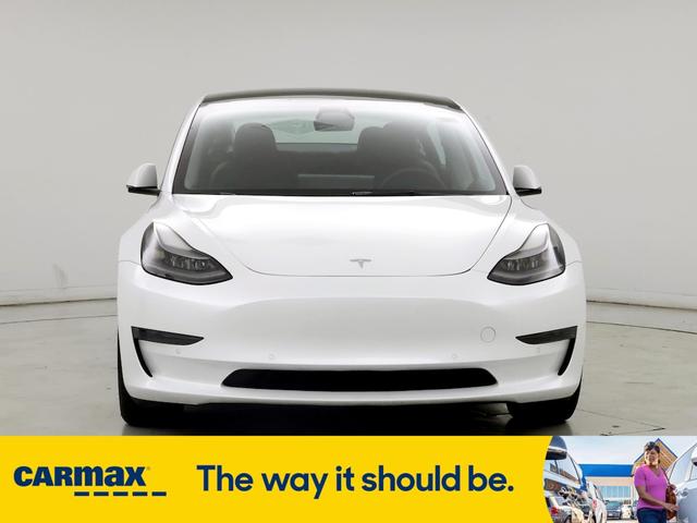 Photo of 2021 White Tesla Model 3
