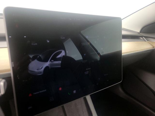 Photo of 2021 White Tesla Model 3