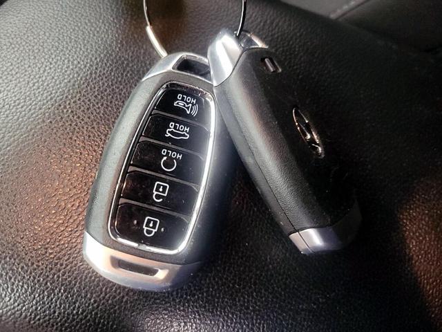 Photo of 2023 Black Hyundai ELANTRA