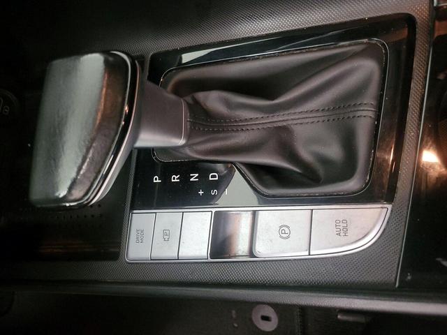 Photo of 2023 Black Hyundai ELANTRA