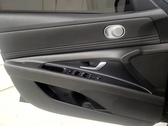 Photo of 2023 Black Hyundai ELANTRA
