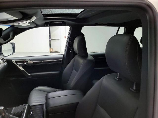Photo of 2022 White Lexus GX 460