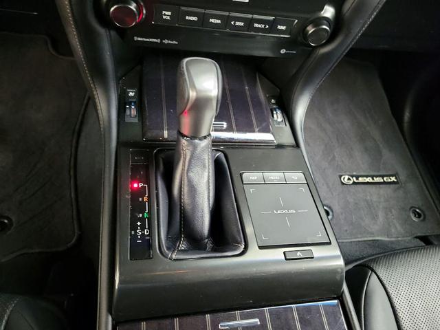Photo of 2022 White Lexus GX 460
