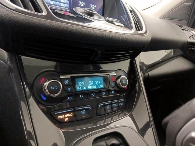 Photo of 2015 White Ford Escape