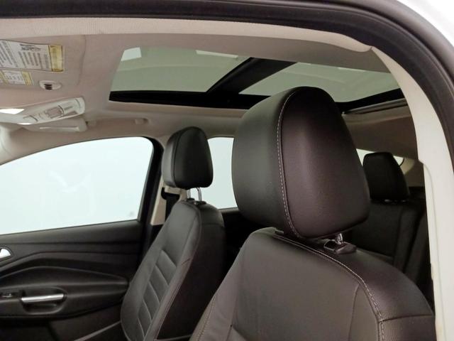 Photo of 2015 White Ford Escape