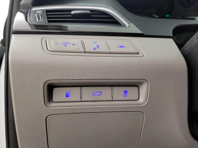 Photo of 2016 White Hyundai SONATA