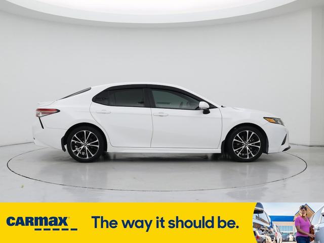 Photo of 2018 White Toyota Camry