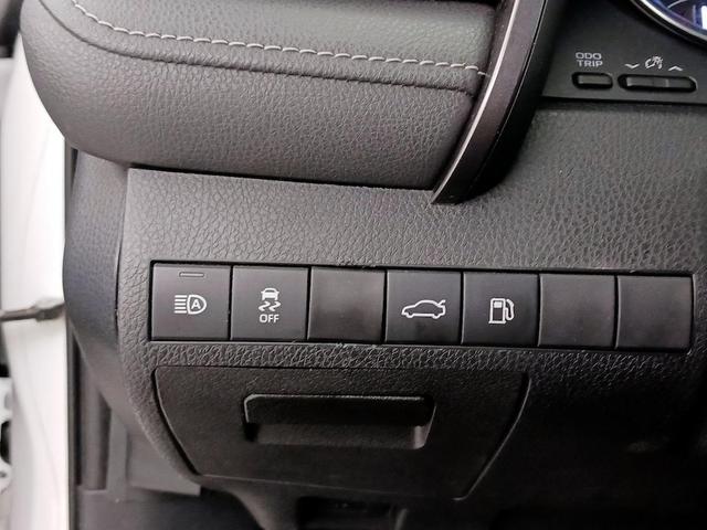 Photo of 2018 White Toyota Camry