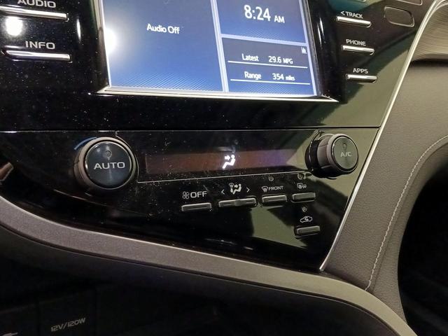 Photo of 2018 White Toyota Camry