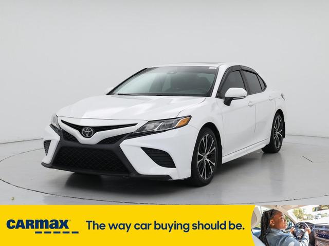 Photo of 2018 White Toyota Camry