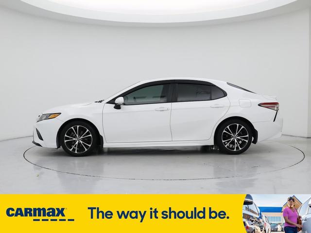 Photo of 2018 White Toyota Camry
