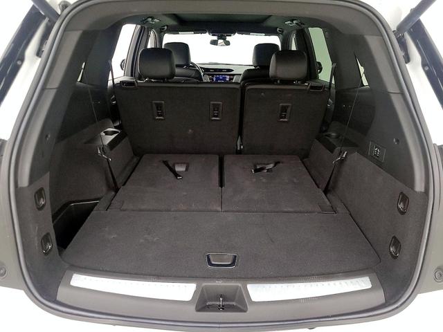 Photo of 2022 White Cadillac XT6