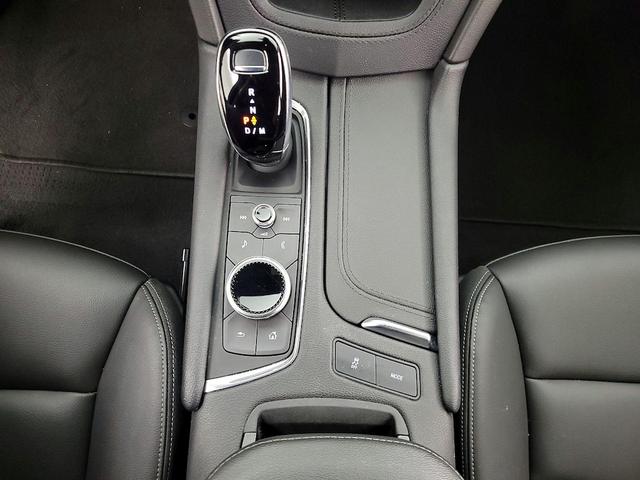 Photo of 2022 White Cadillac XT6