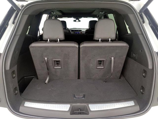 Photo of 2022 White Cadillac XT6