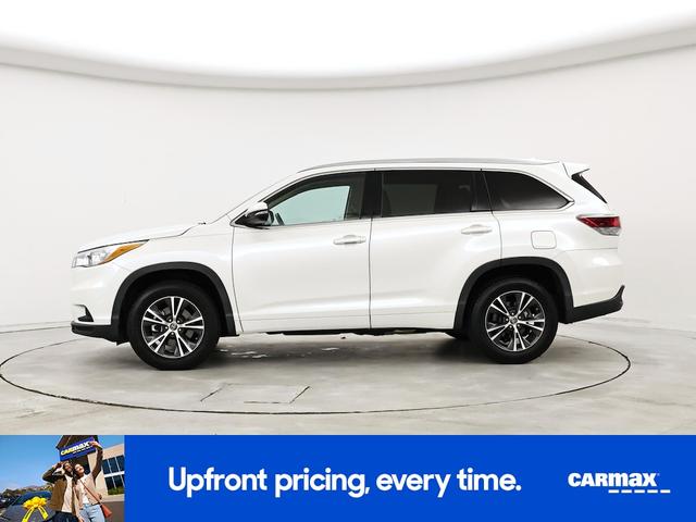 Photo of 2016 White Toyota Highlander