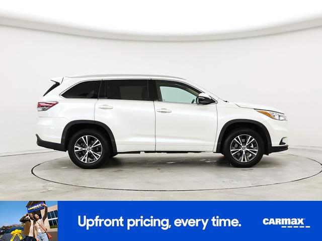 Photo of 2016 White Toyota Highlander
