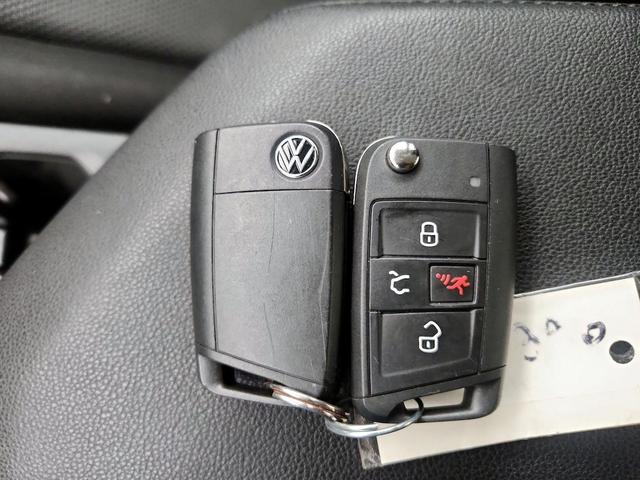 Photo of 2021 White Volkswagen Jetta