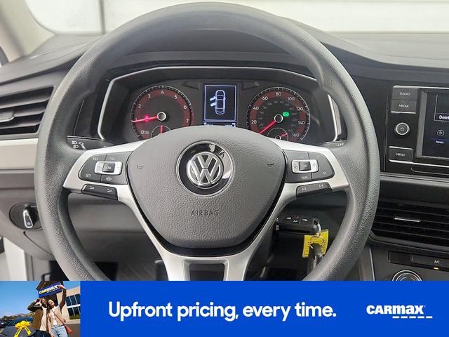 Photo of 2021 White Volkswagen Jetta